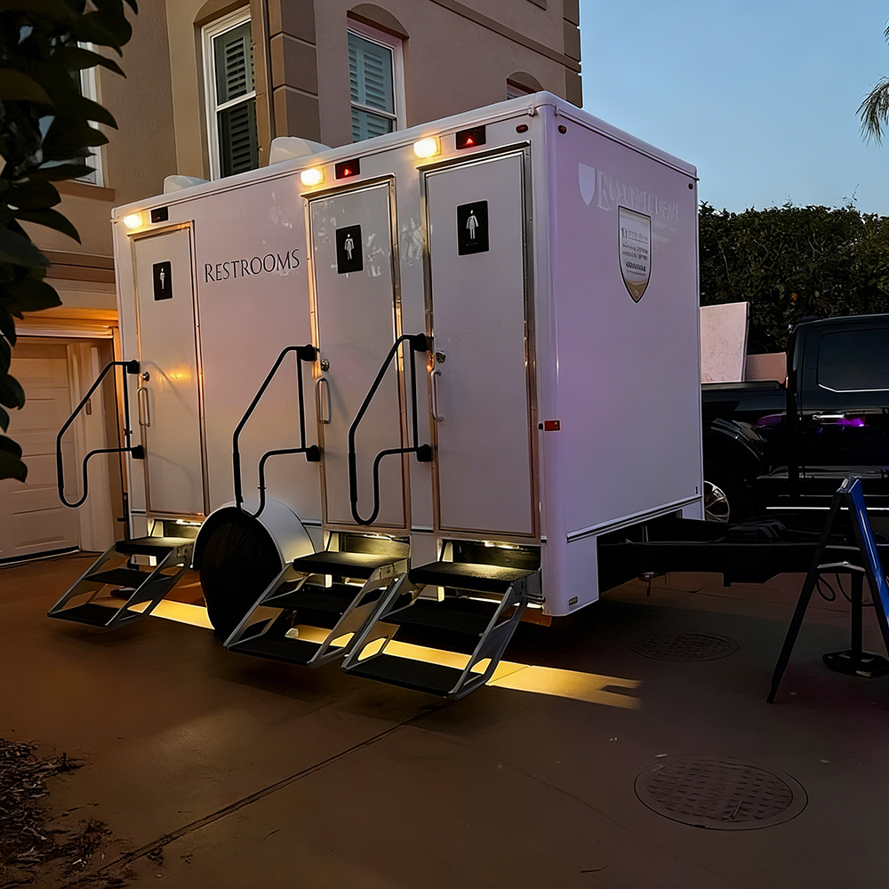 Mobile Toilet Trailer Luxury 3 - Outdoor Camping Rentals avaliação e preço